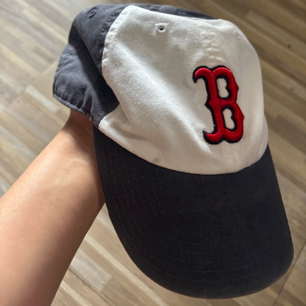 Boston Red Sox 🧦Two-Tone Baseball Cap with Red Logo